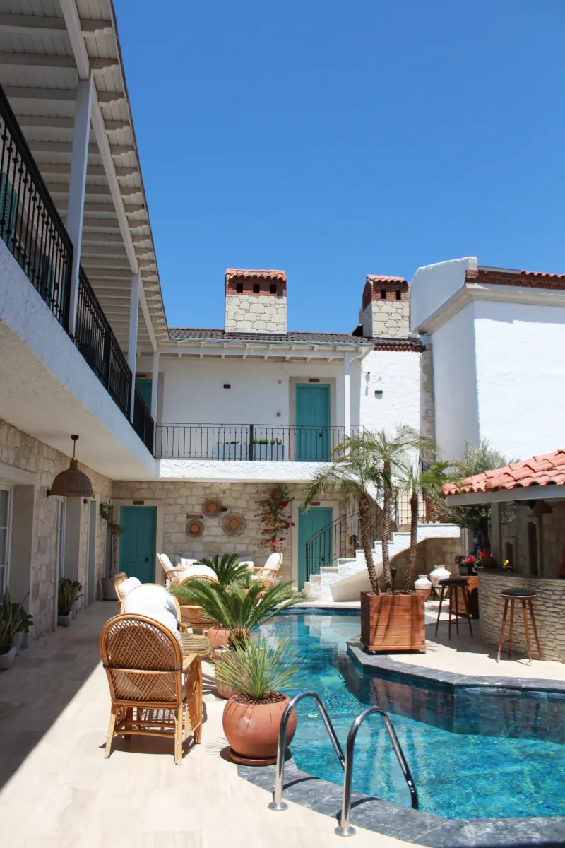 Avlu Alaçatı butik otel
