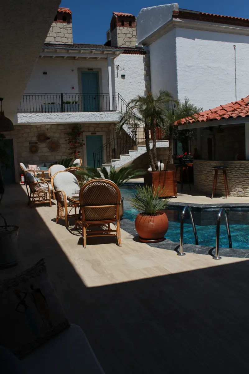 Avlu Alaçatı butik otel
