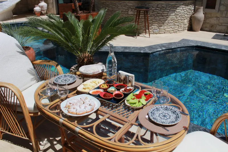 Avlu Alaçatı butik otel