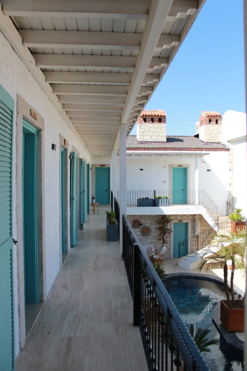 Avlu Alaçatı butik otel