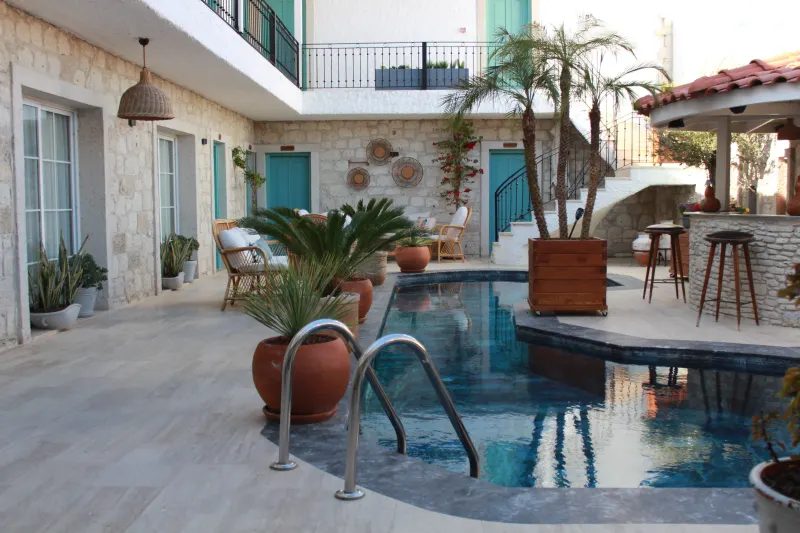 Avlu Alaçatı butik otel