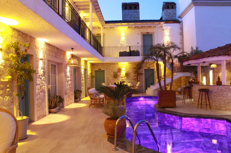 Avlu Alaçatı butik otel