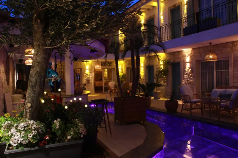 Avlu Alaçatı butik otel
