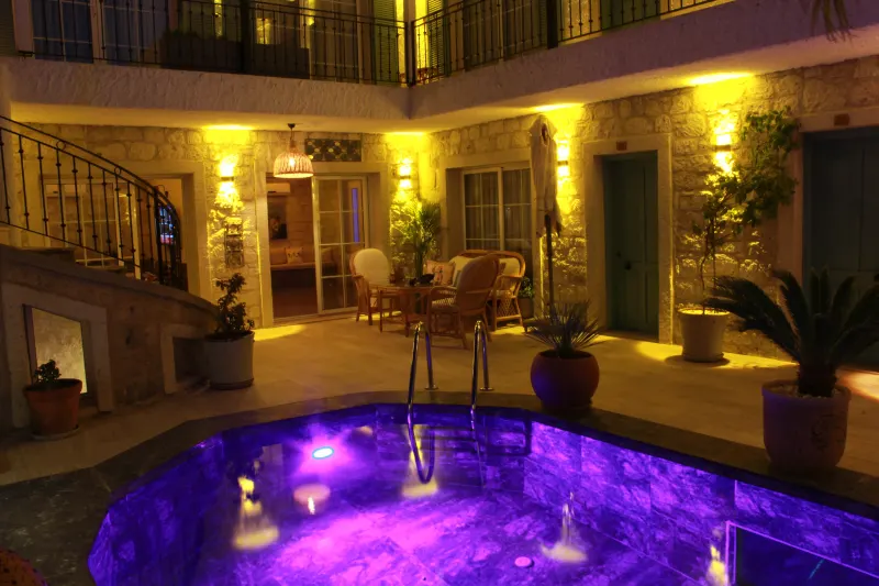 Avlu Alaçatı butik otel