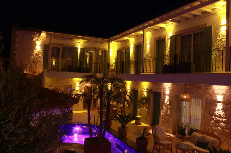 Avlu Alaçatı butik otel