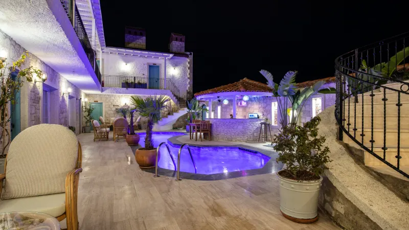 Avlu Alaçatı butik otel